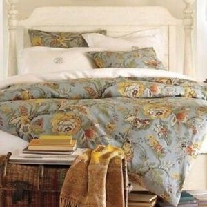 Pottery Barn Queen size “Vanessa” Duvet cover.